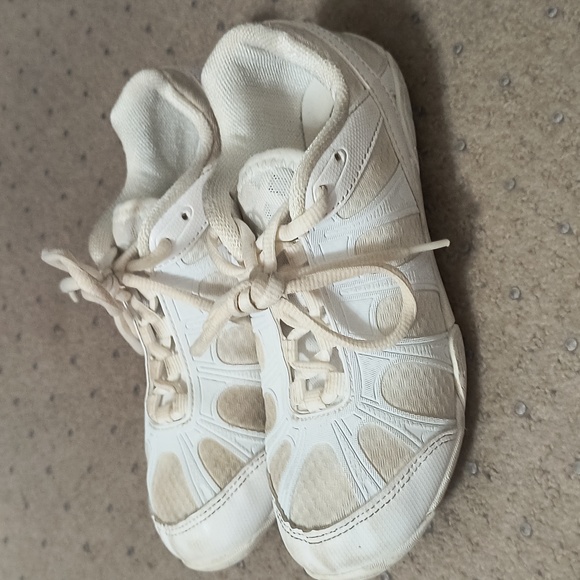 GK Shoes Gk White Cheer Shoe Size 5 Poshmark